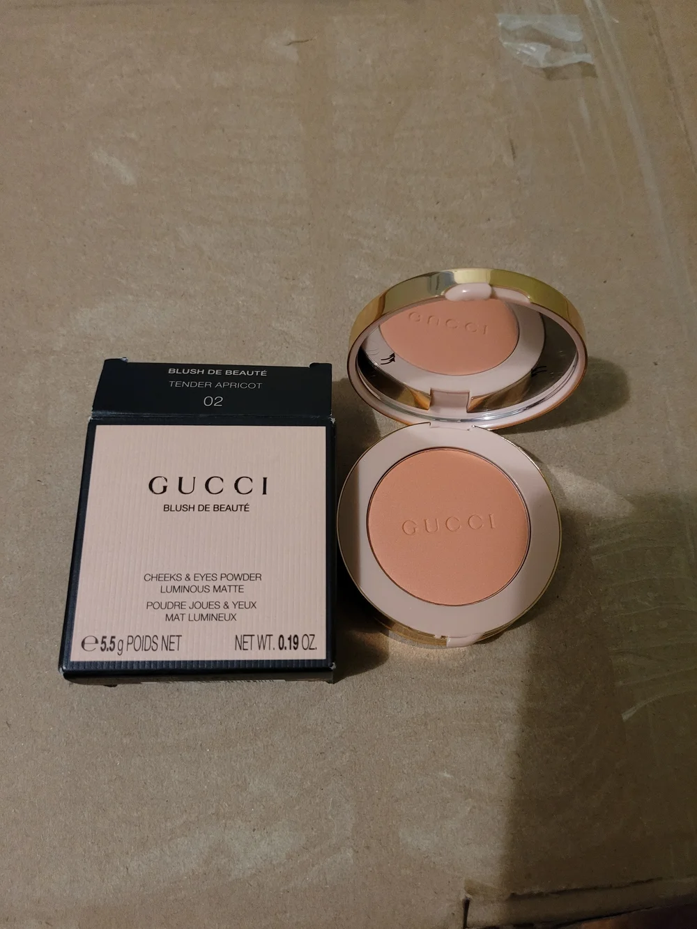 Gucci Blush De Beauté Cheeks & Eyes Powder in 02 Tender Apricot
